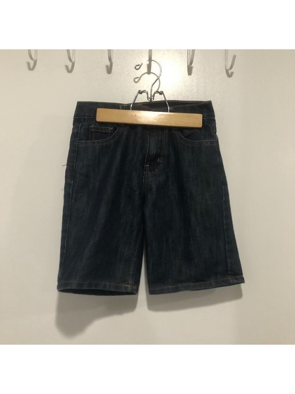 𝅺boy's Red Ape denim short Size 7/XL